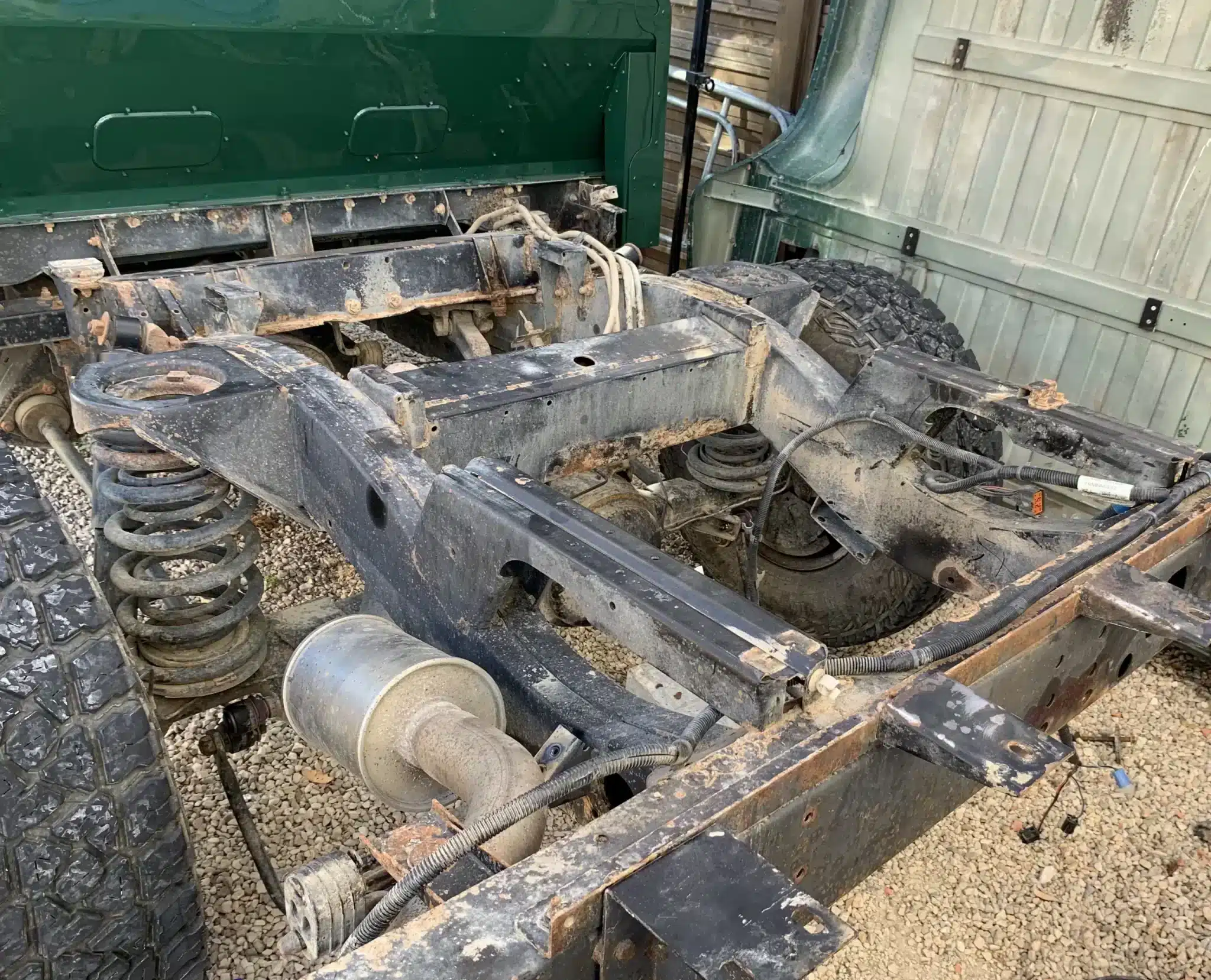 Rénovation du Defender 130 : le châssis, le coup de jeune ultime.
