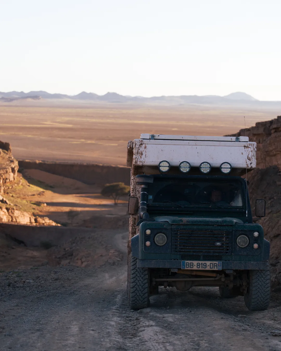 Deserto del Marocco: pista al tramonto durante il nostro itinerario 4x4